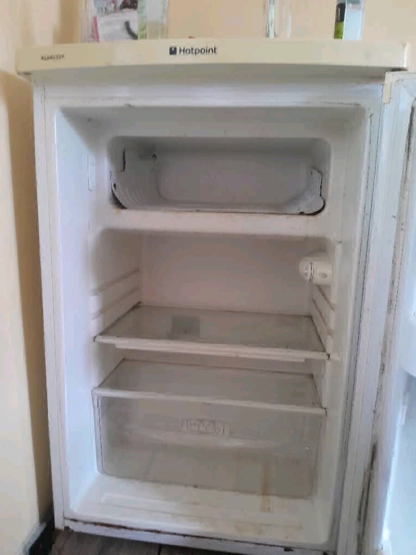 Hotpoint Single-Door Refrigerator thumbnail 2