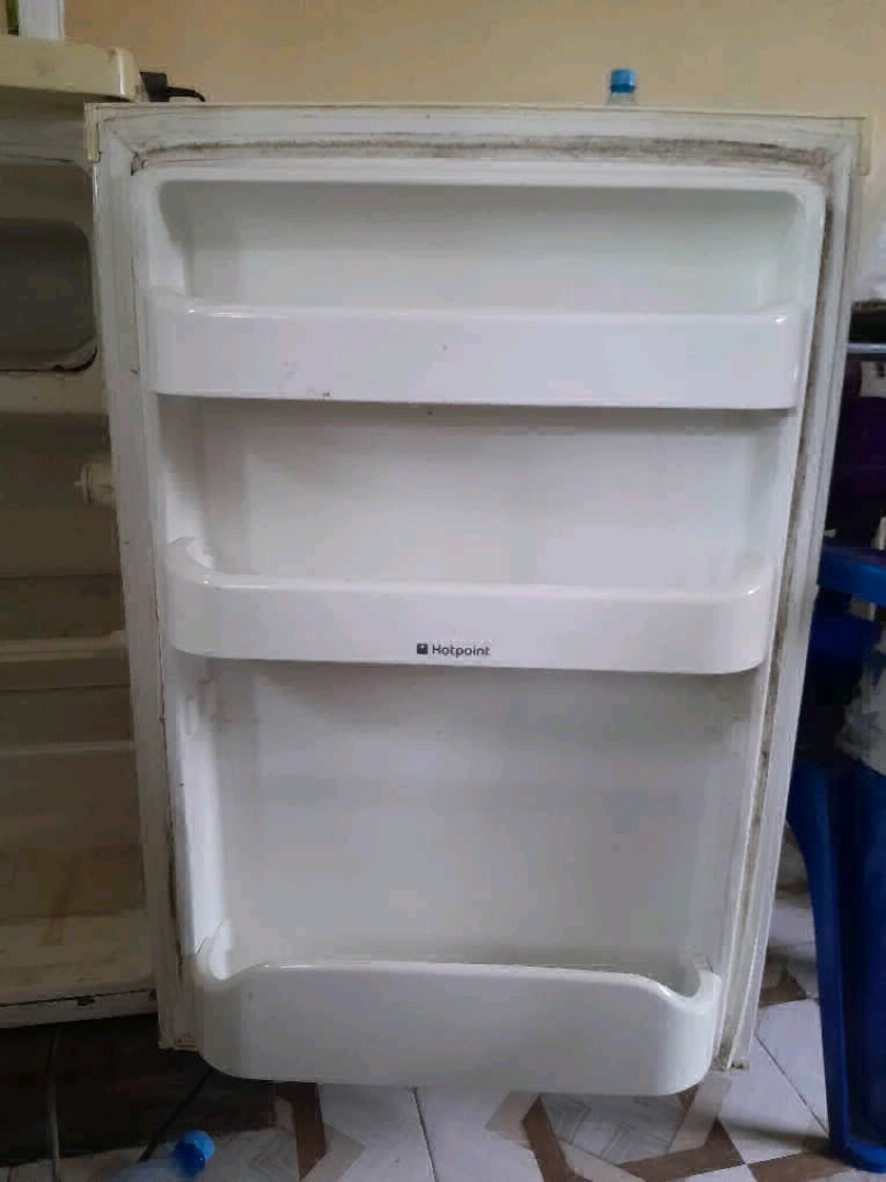 Hotpoint Single-Door Refrigerator thumbnail 3