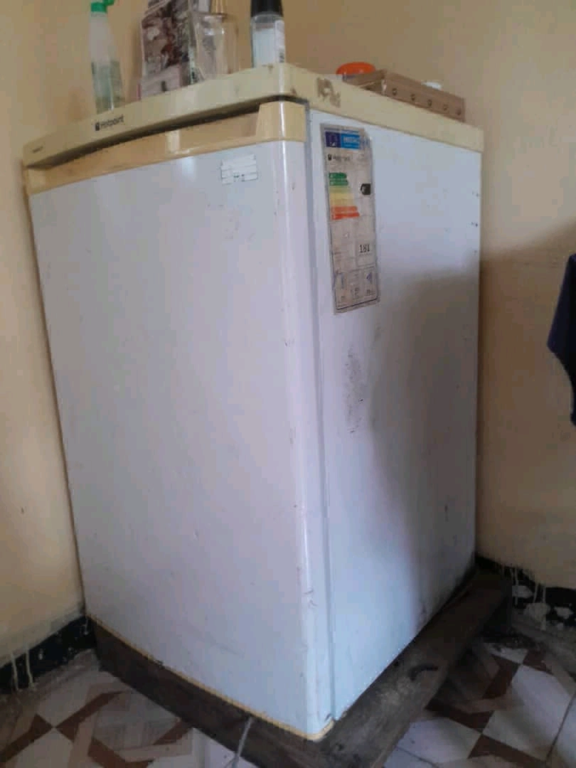 Hotpoint Single-Door Refrigerator thumbnail 4