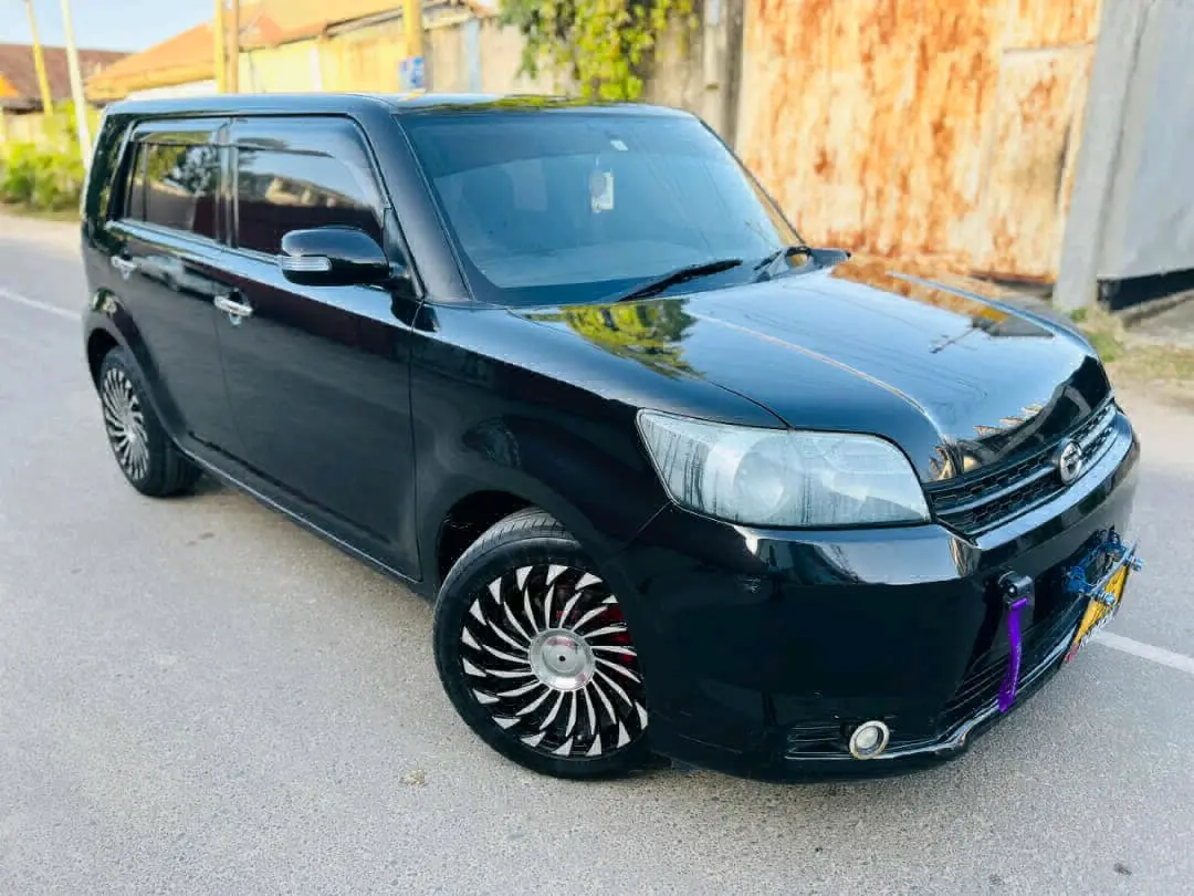 Toyota Rumion 2011 Nyeusi, 1490cc thumbnail 4