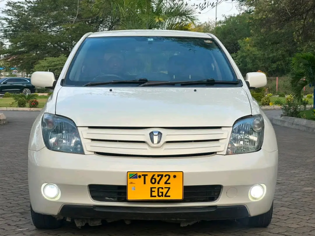 Toyota Ist 2004 - White