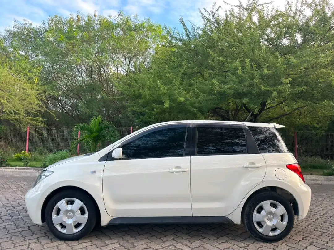 Toyota Ist 2004 - White thumbnail 3