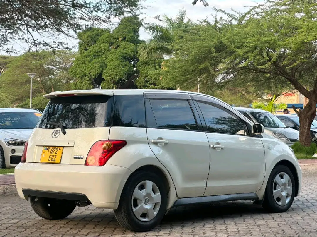 Toyota Ist 2004 - White thumbnail 4