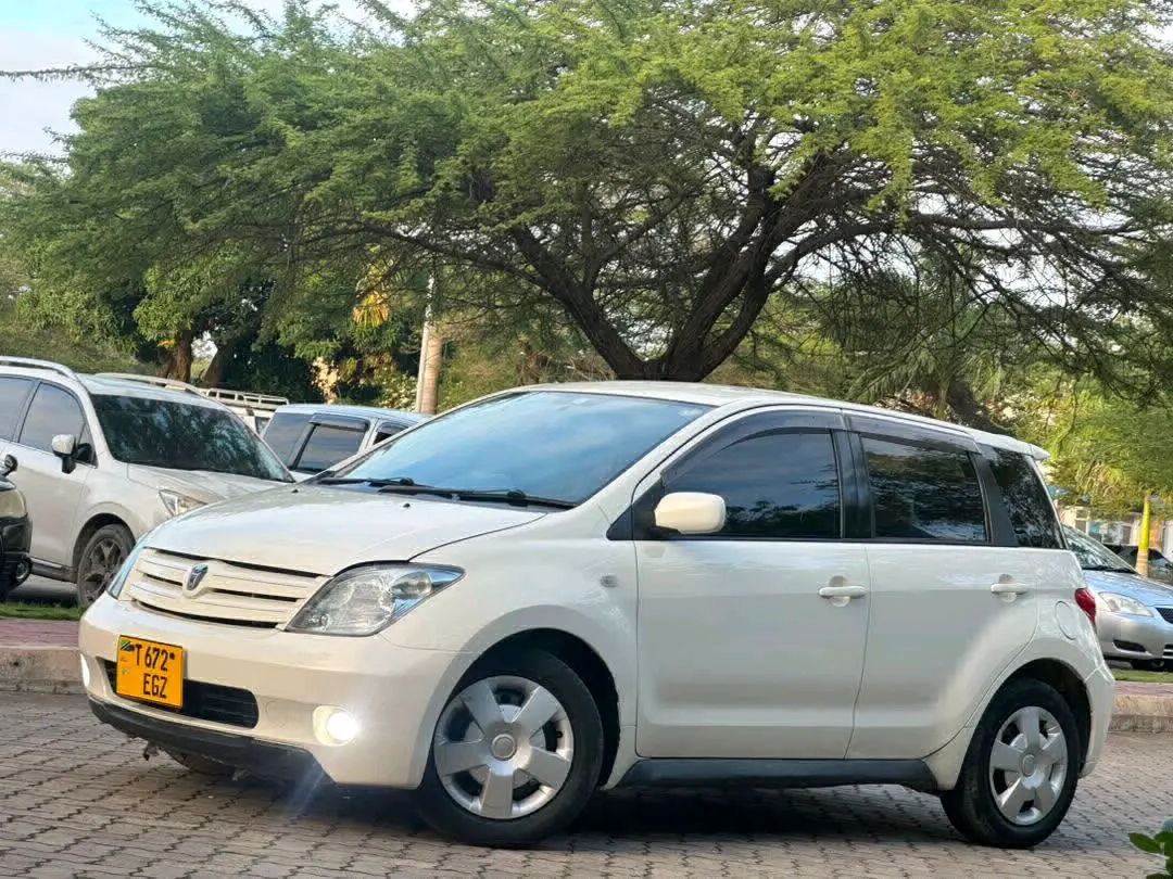 Toyota Ist 2004 - White thumbnail 5