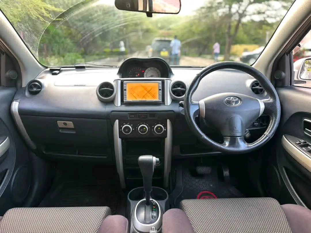 Toyota Ist 2004 - White thumbnail 7