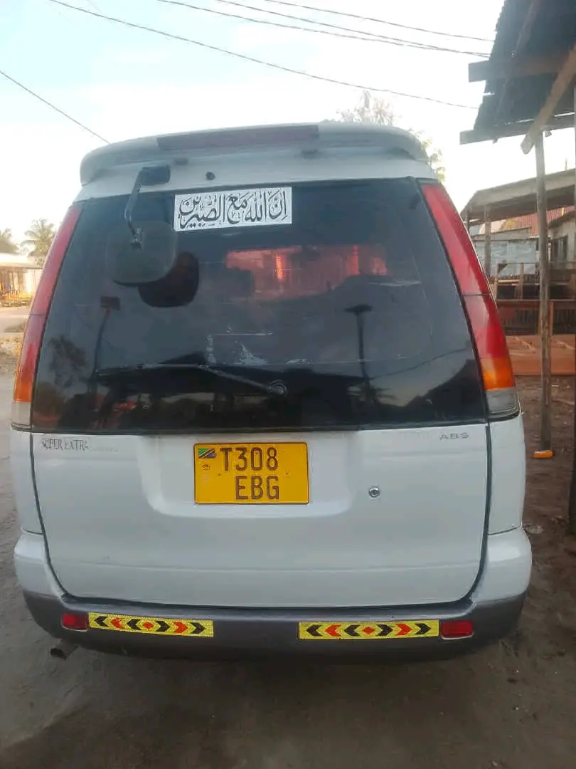 Toyota Noah SR50 EBG