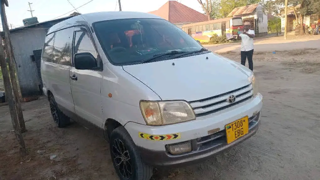 Toyota Noah SR50 EBG thumbnail 5
