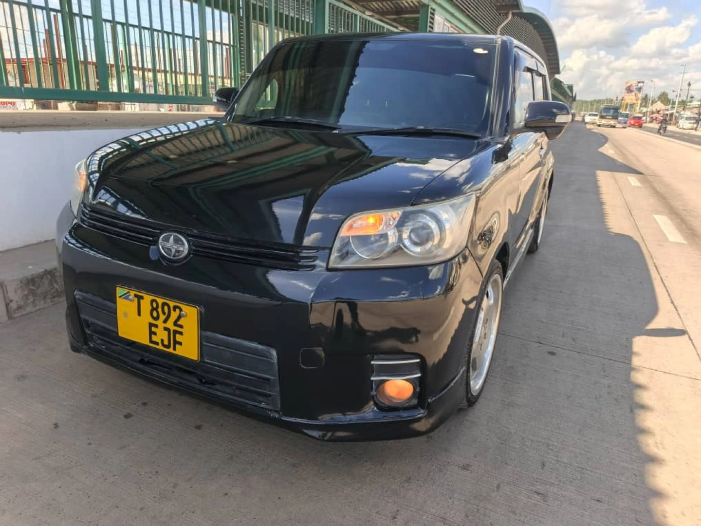 Toyota Rumion 2009/2010 Black Metallic thumbnail 2
