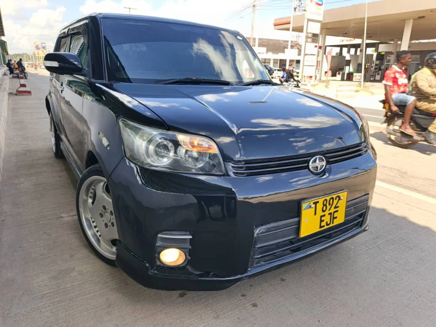 Toyota Rumion 2009/2010 Black Metallic thumbnail 3