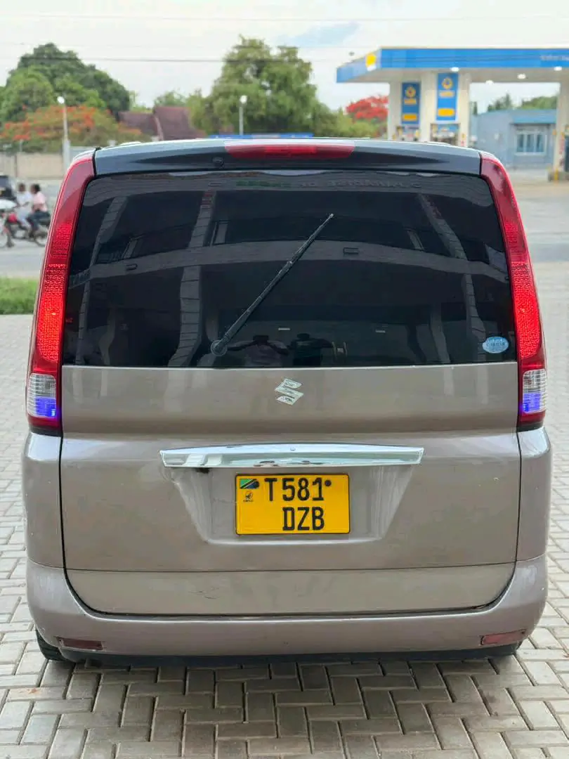 Used Suzuki Serena Minivan with AC and Music System thumbnail 2