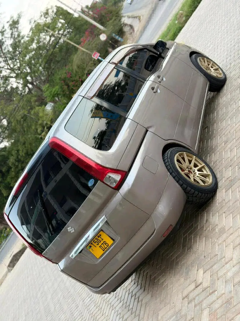 Used Suzuki Serena Minivan with AC and Music System thumbnail 4