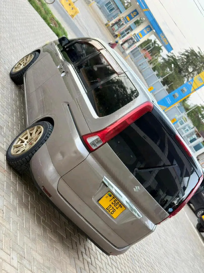 Used Suzuki Serena Minivan with AC and Music System thumbnail 5
