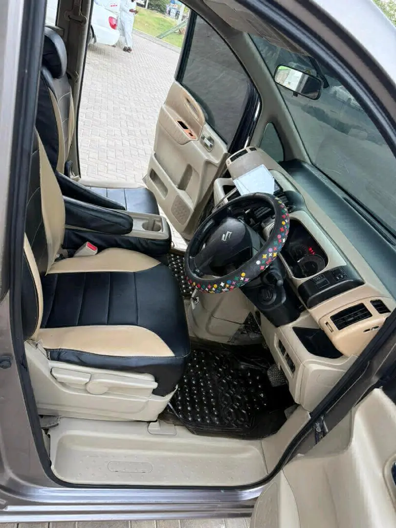 Used Suzuki Serena Minivan with AC and Music System thumbnail 8