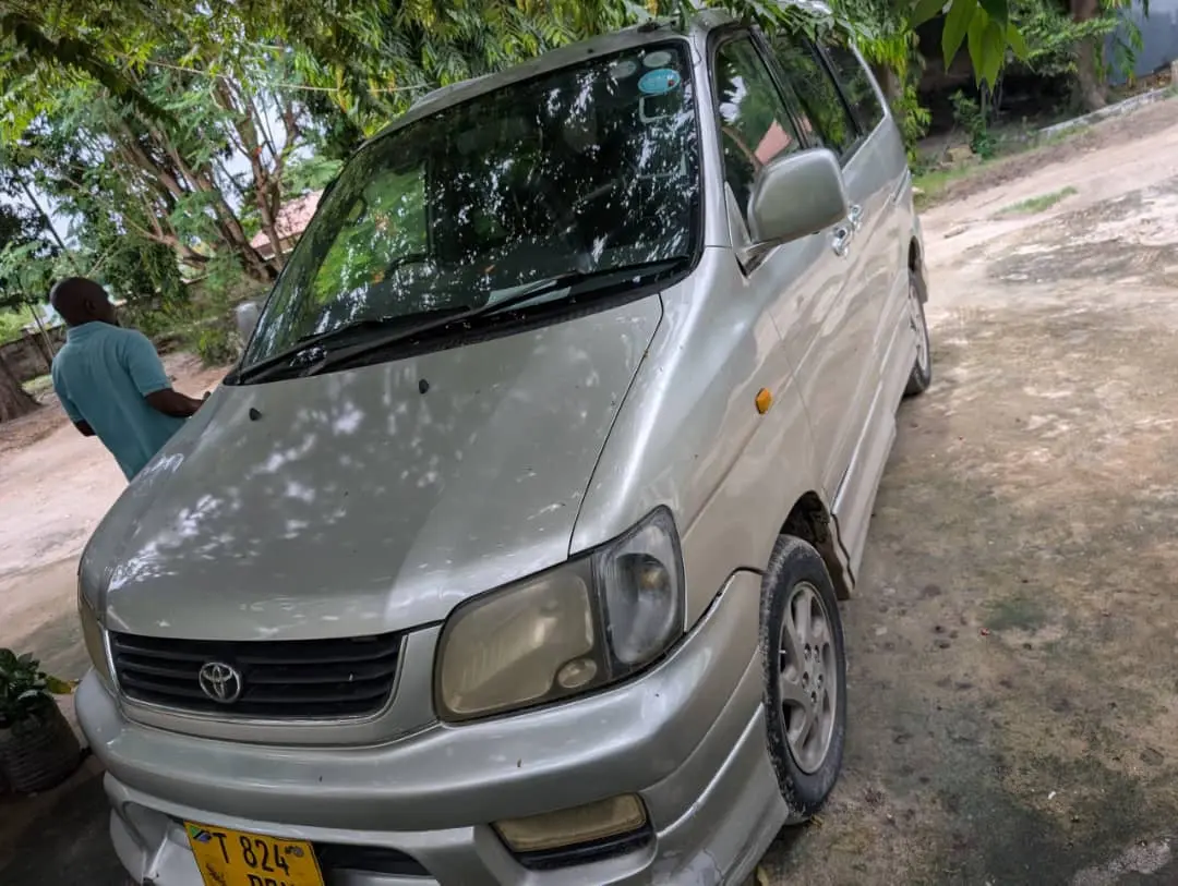 Toyota Raum Silver 12.8M thumbnail 3