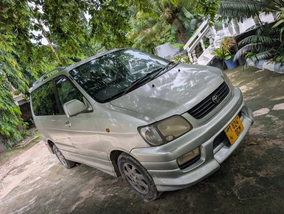 Toyota Raum Silver 12.8M thumbnail 5