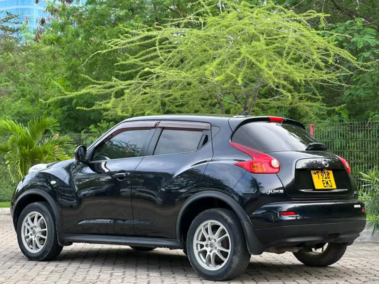 Nissan Juke Black 2010 Model thumbnail 4