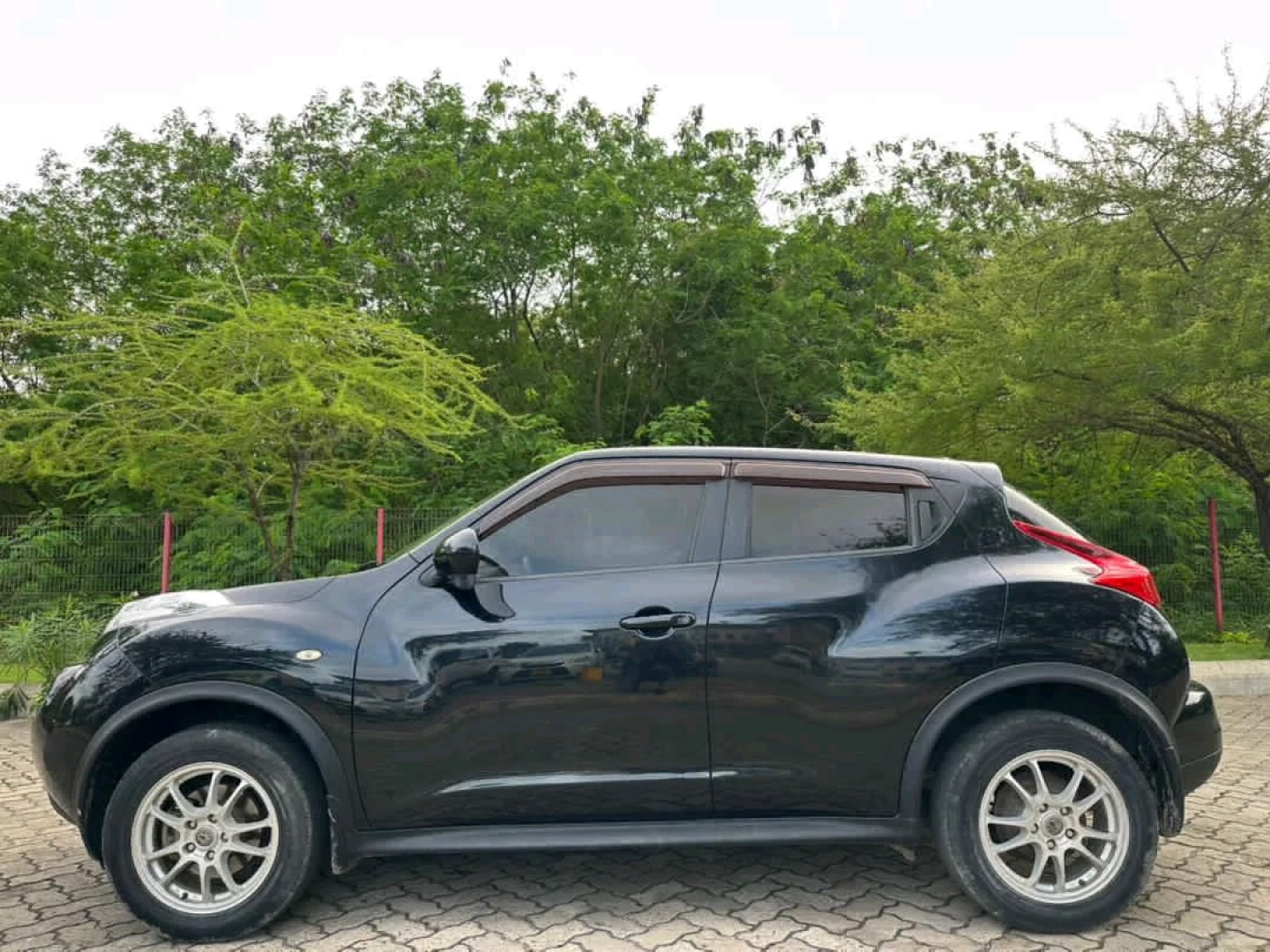 Nissan Juke Black 2010 Model thumbnail 5