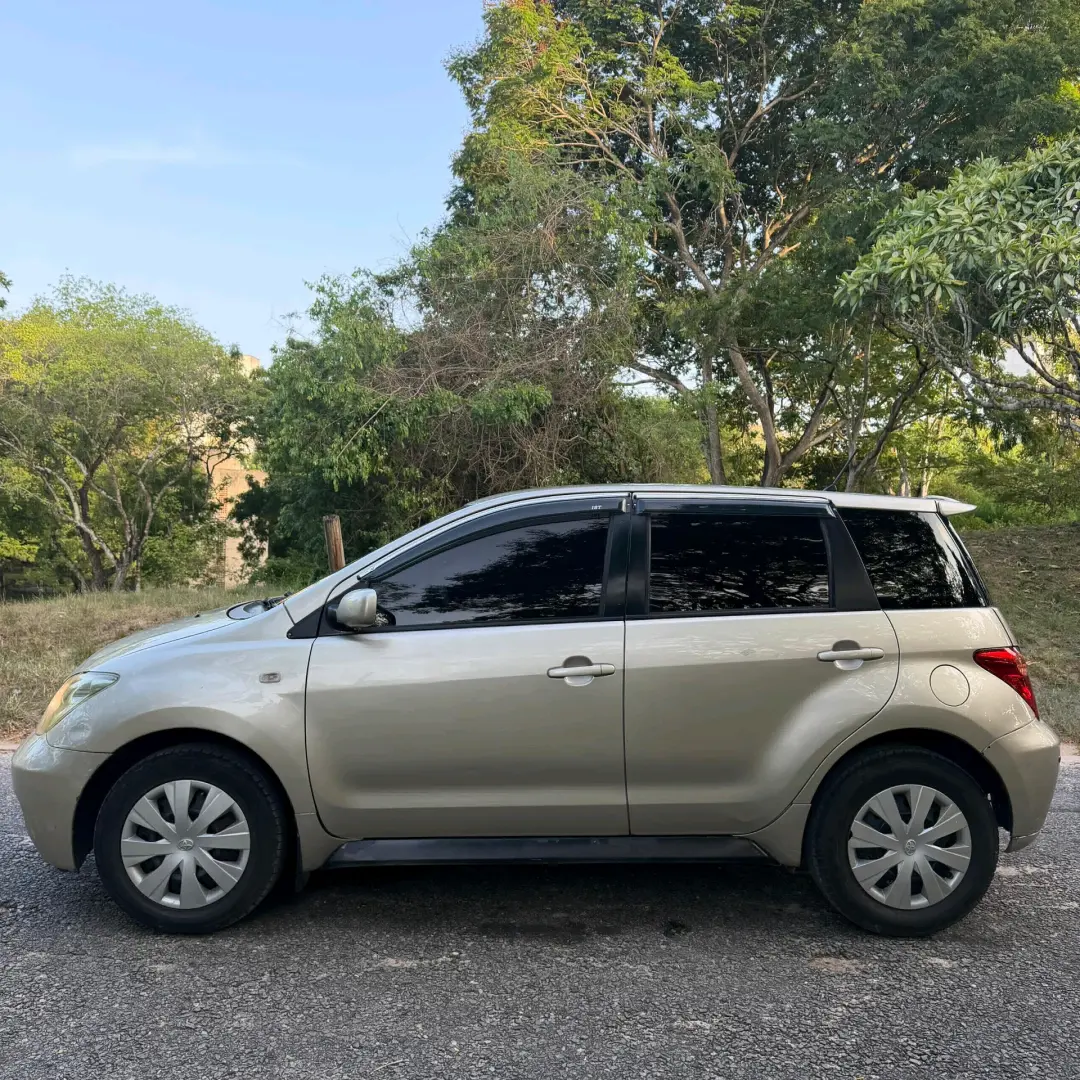 Toyota Ist 2004, 14.8M TZS thumbnail 5