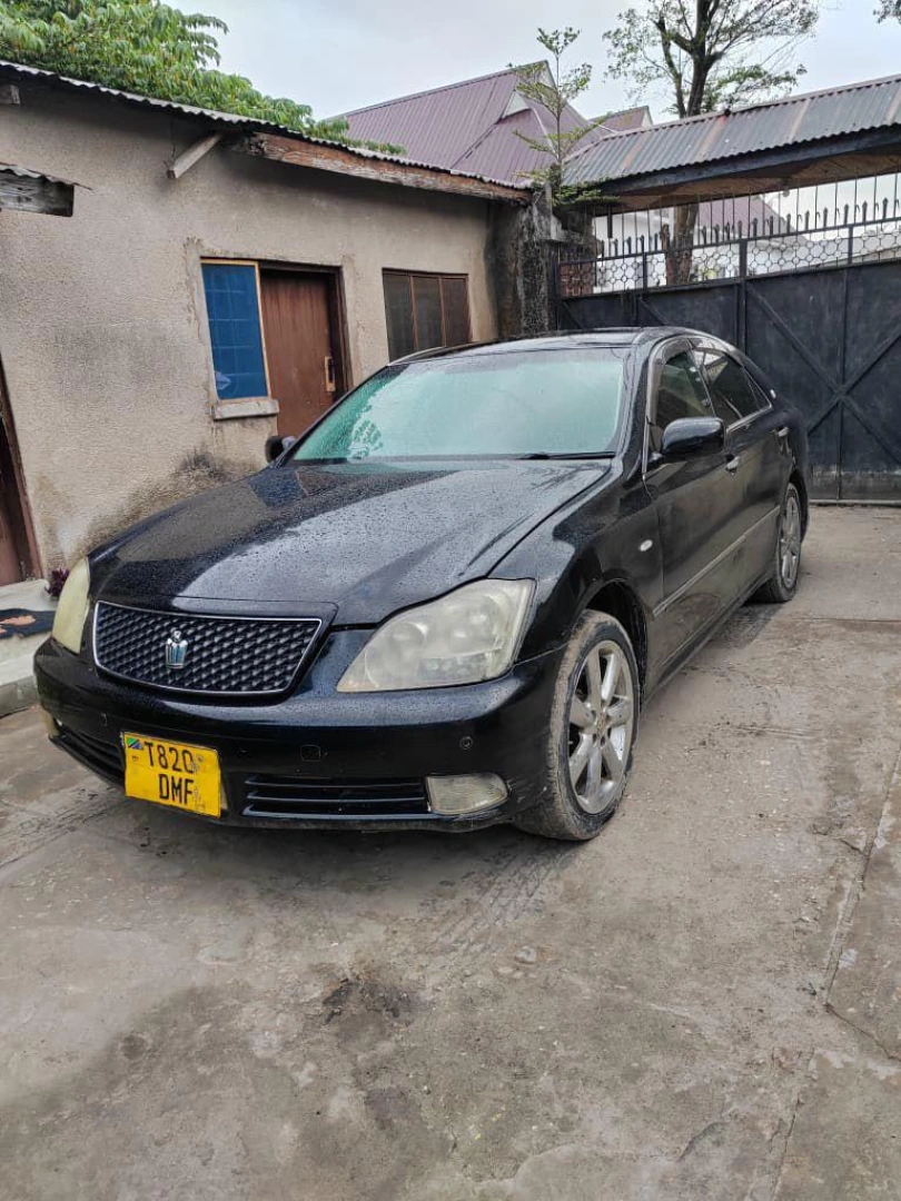 Black Toyota Crown Athlete Sedan (2460 CC) thumbnail 4