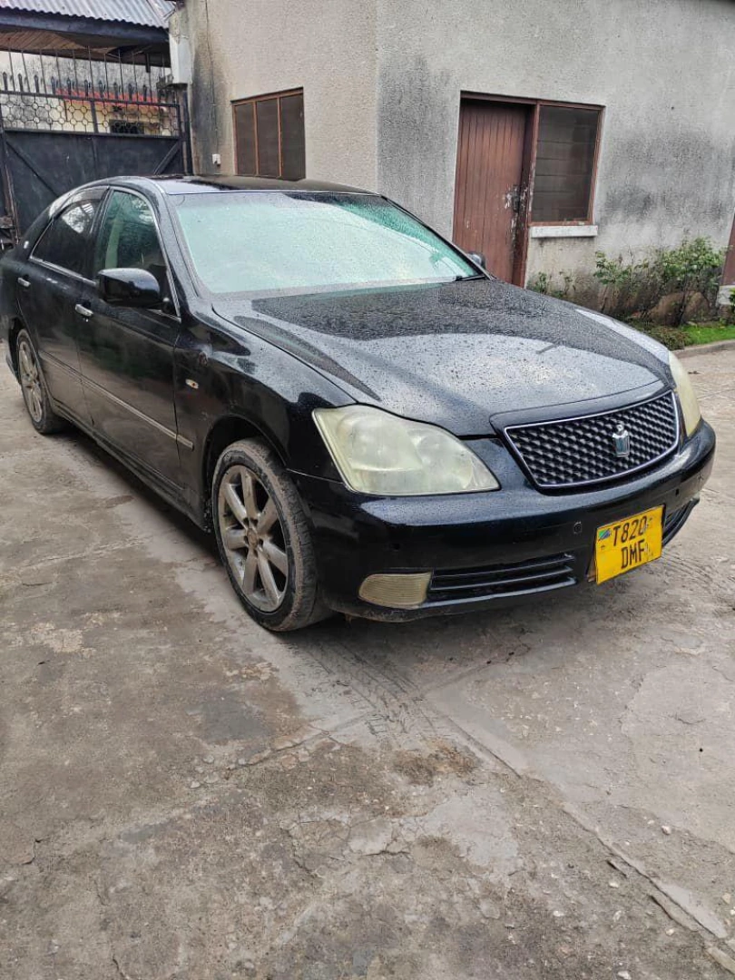 Black Toyota Crown Athlete Sedan (2460 CC) thumbnail 5