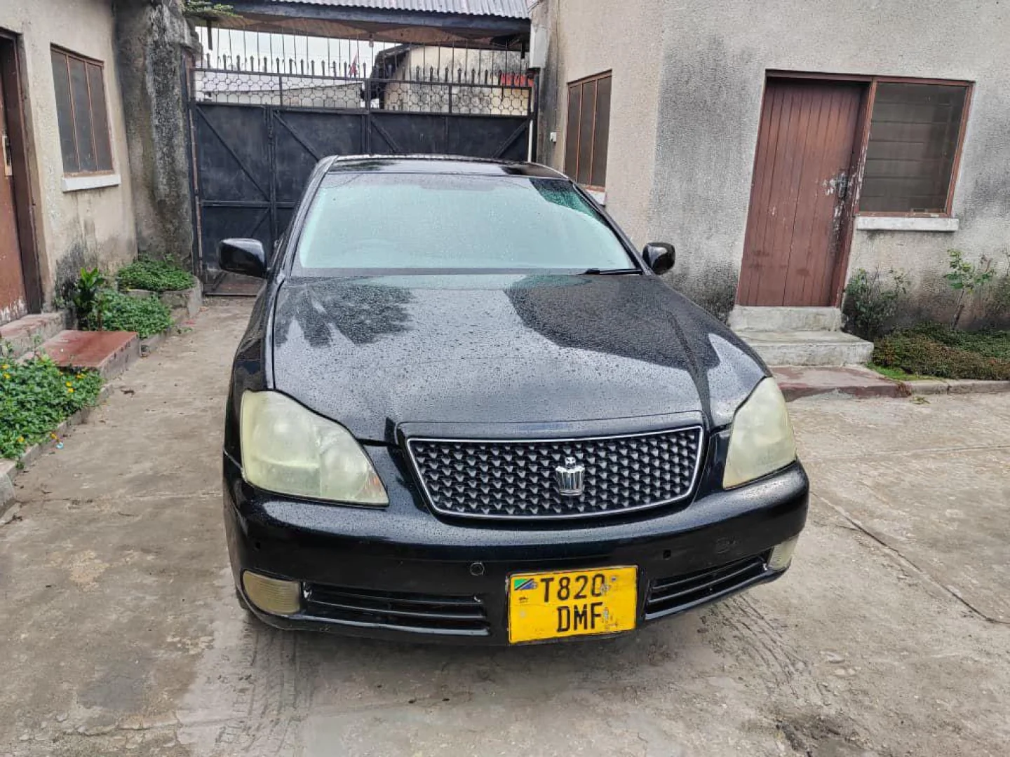 Black Toyota Crown Athlete Sedan (2460 CC) thumbnail 6