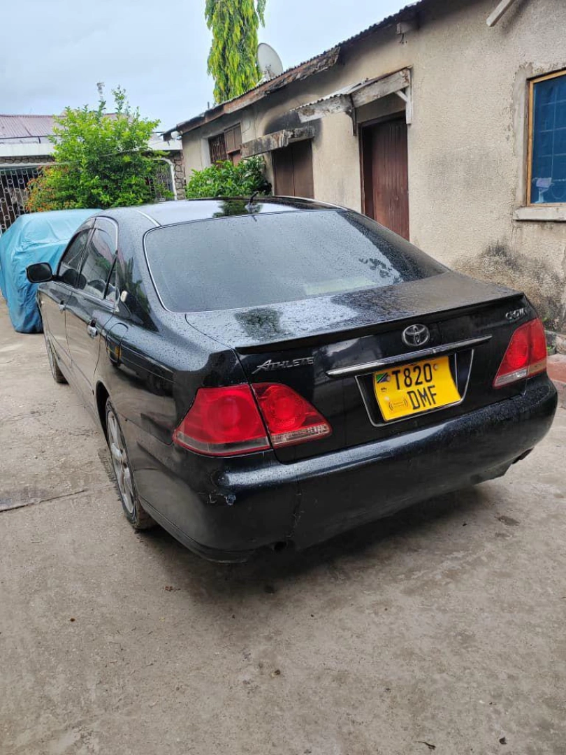 Black Toyota Crown Athlete Sedan (2460 CC) thumbnail 7