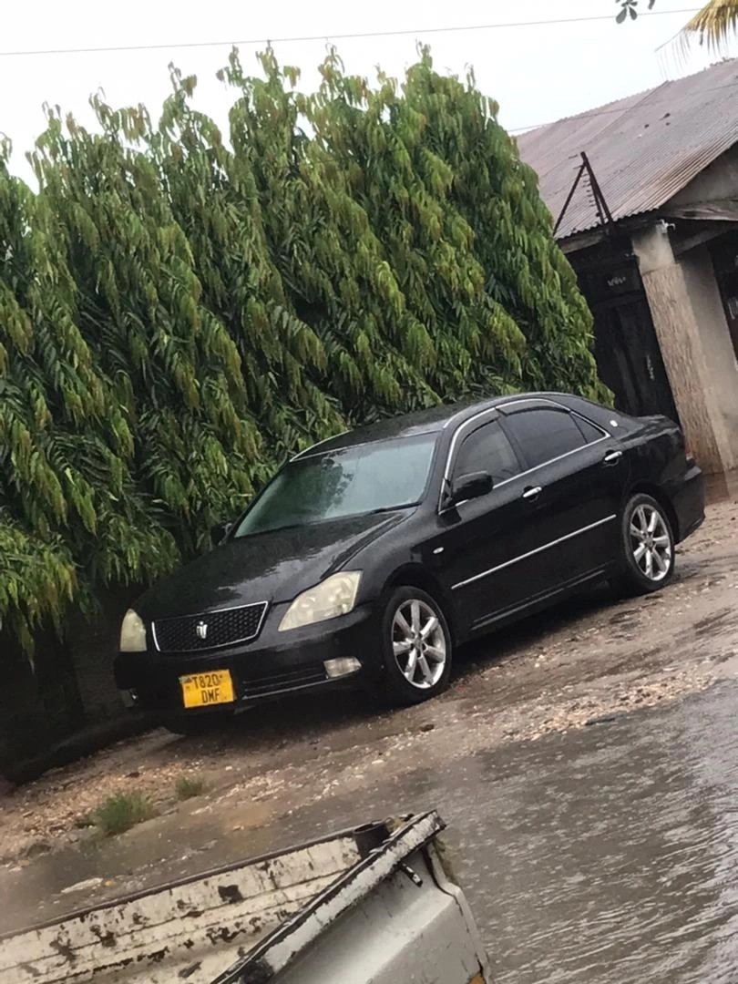 Black Toyota Crown Athlete Sedan (2460 CC) thumbnail 9