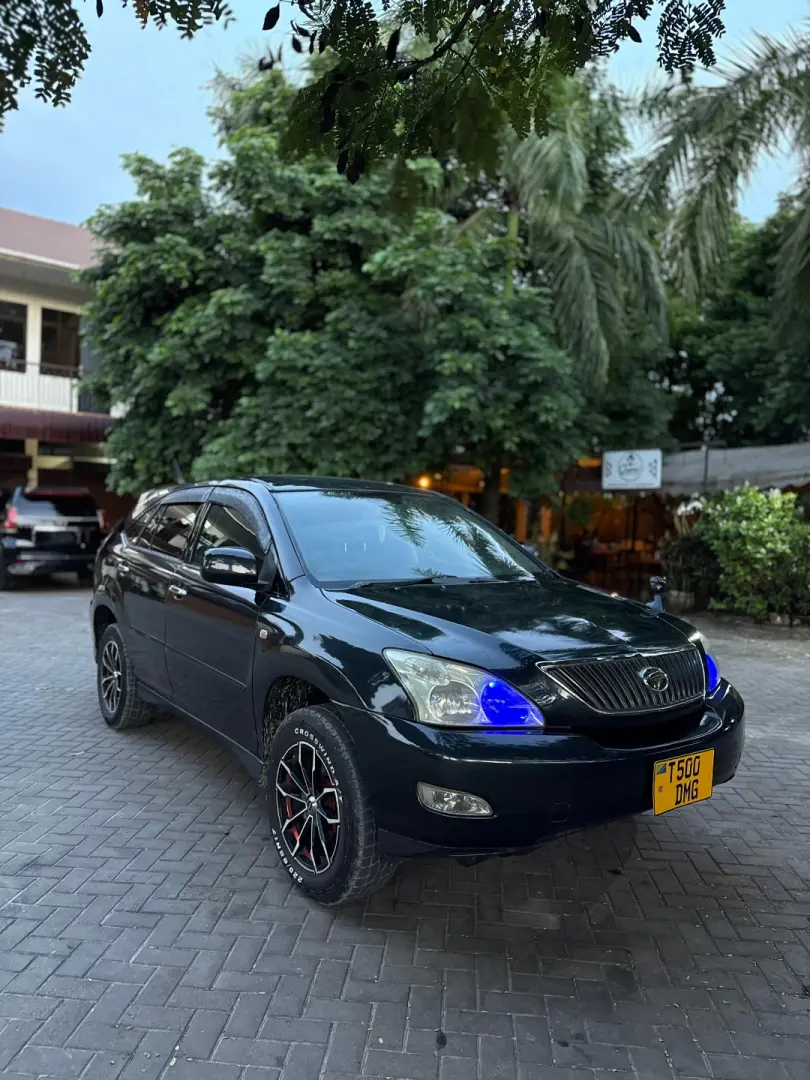 Toyota Harrier (DMG)