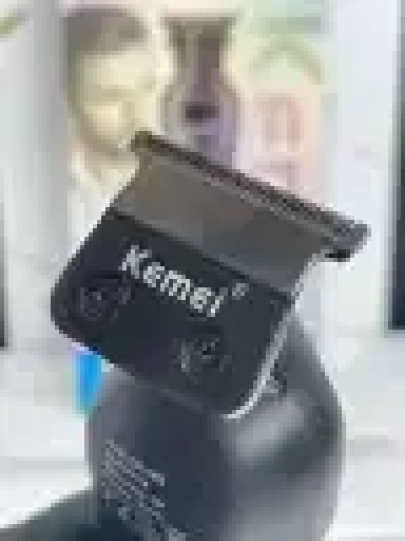 Kemei KM-1563 Professional Rechargeable Hair Clipper thumbnail 4
