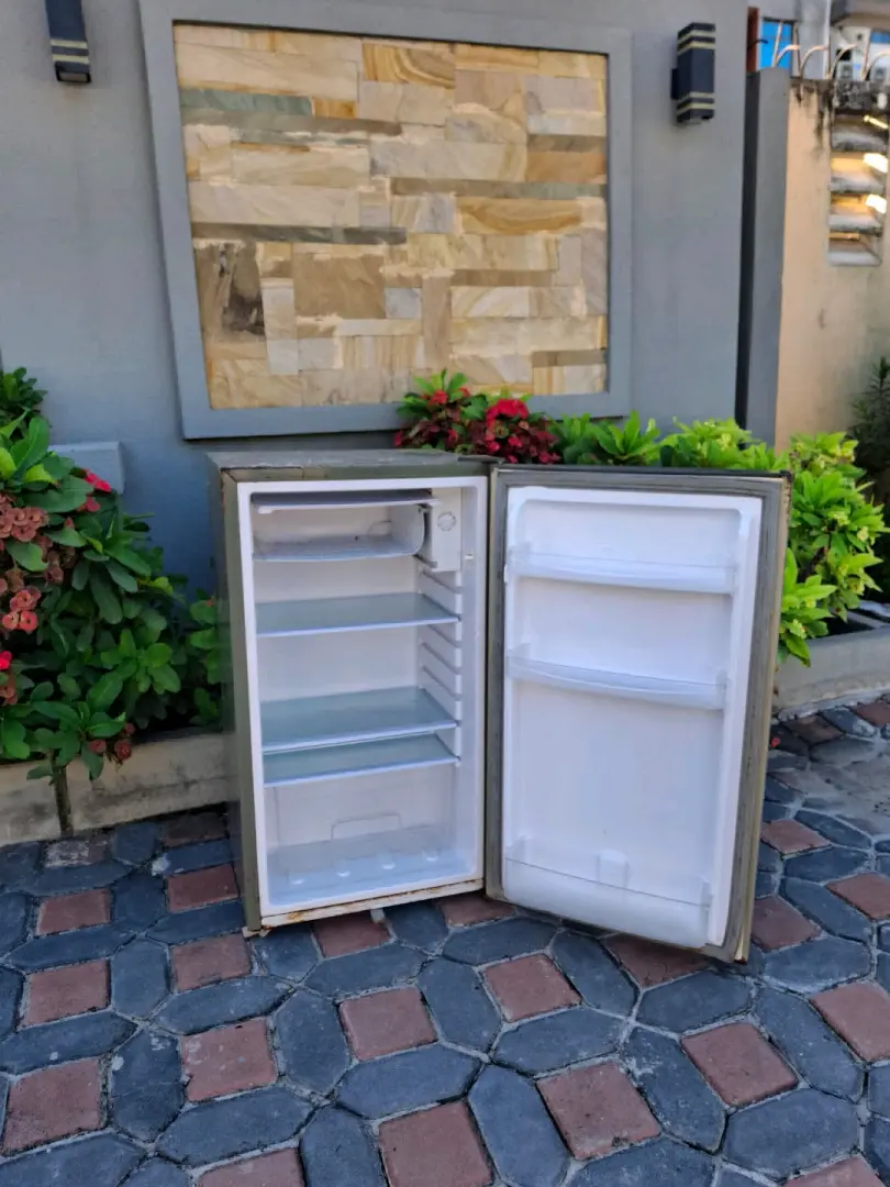 Kitanda, Fridge na Meza ya Gas thumbnail 2