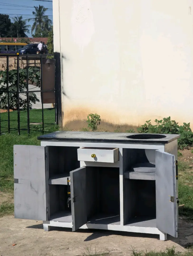 Kitanda, Fridge na Meza ya Gas thumbnail 6
