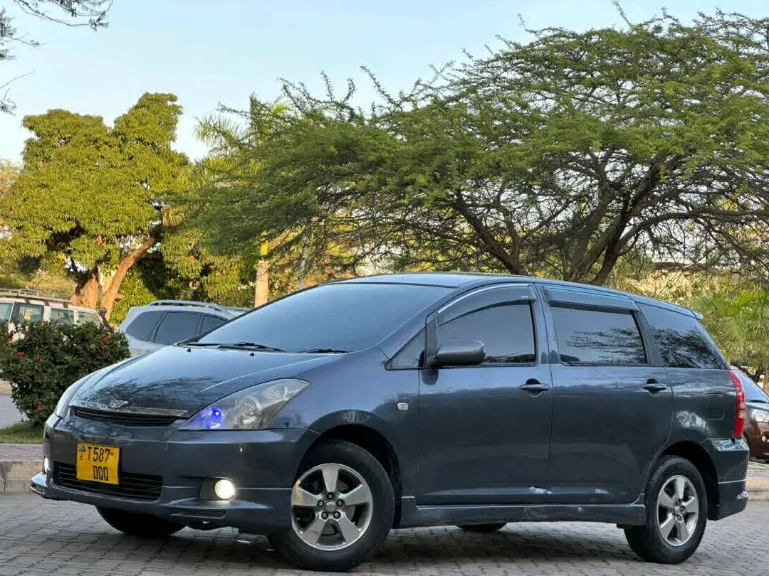 Toyota Wish 1790cc Automatic, 7 Seats thumbnail 2