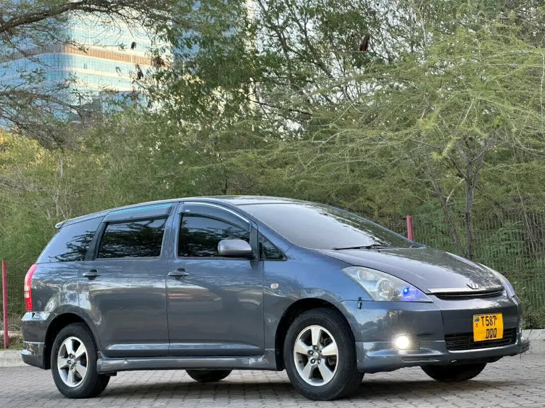 Toyota Wish 1790cc Automatic, 7 Seats thumbnail 3