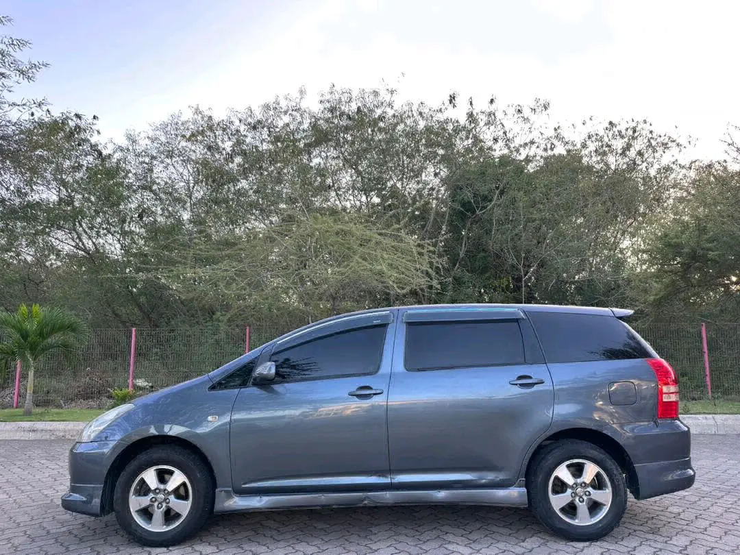 Toyota Wish 1790cc Automatic, 7 Seats thumbnail 4