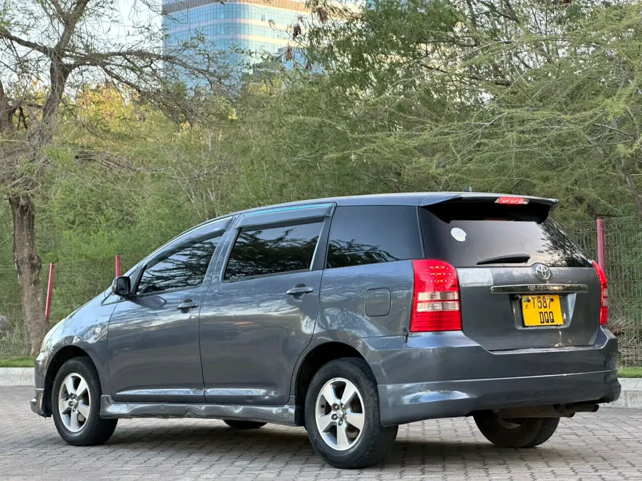 Toyota Wish 1790cc Automatic, 7 Seats thumbnail 5