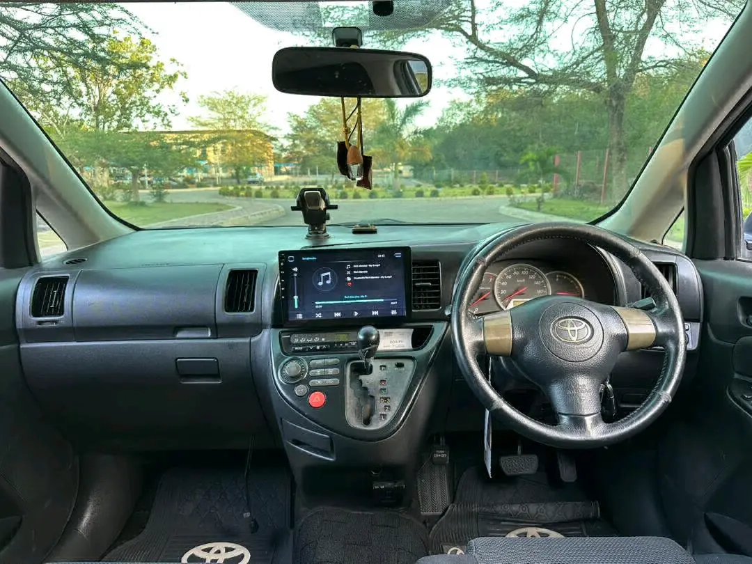 Toyota Wish 1790cc Automatic, 7 Seats thumbnail 9