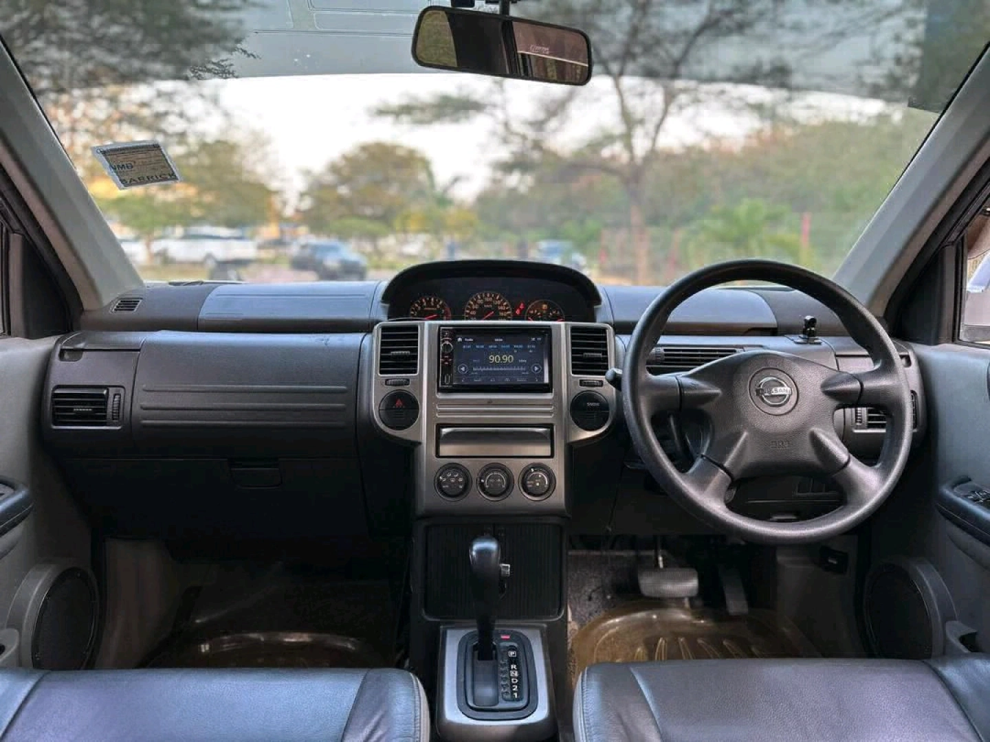 Nissan X-Trail SUV Silver thumbnail 7
