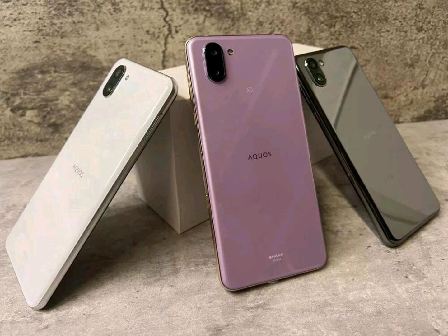 Used AQUOS R3 Smartphone 8GB RAM 128GB Storage thumbnail 3