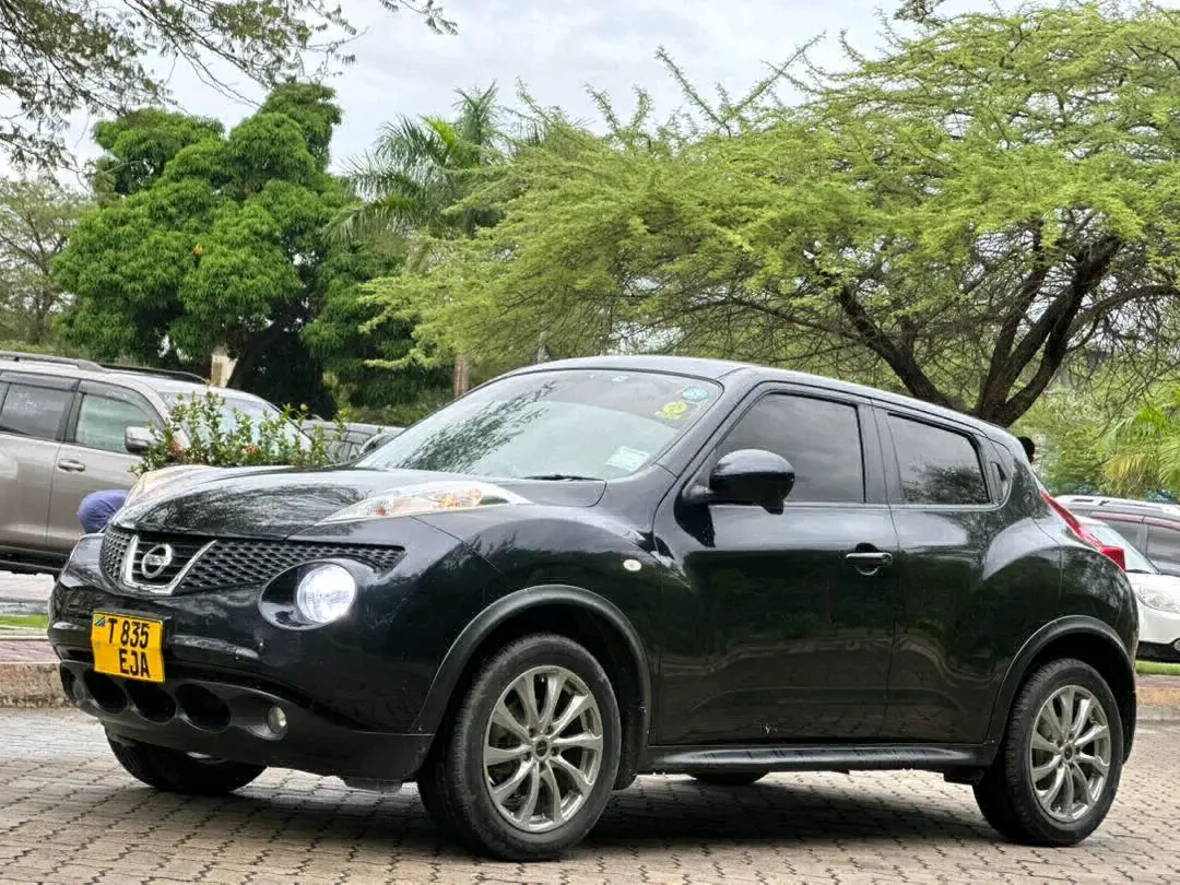 Nissan Juke (Black) thumbnail 2