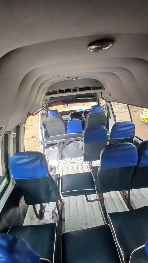 Toyota Hiace 3L Manual (15 Seats) thumbnail 2