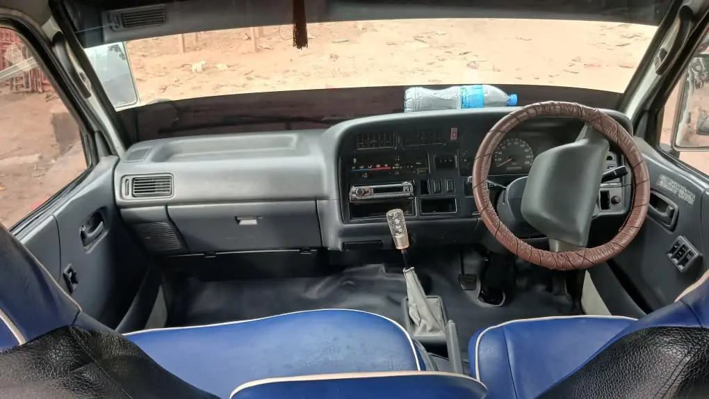 Toyota Hiace 3L Manual (15 Seats) thumbnail 3