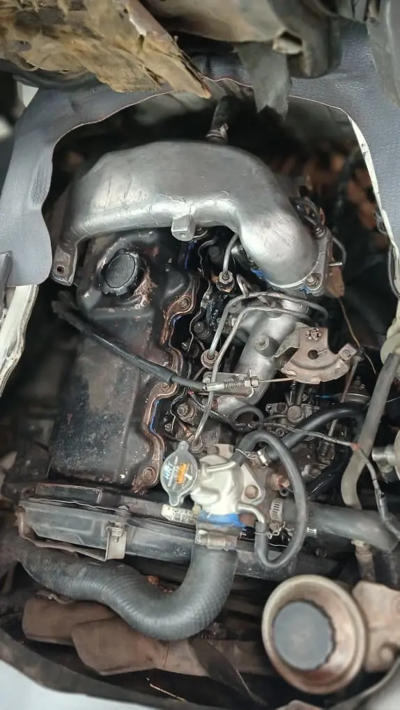 Toyota Hiace 3L Manual (15 Seats) thumbnail 4