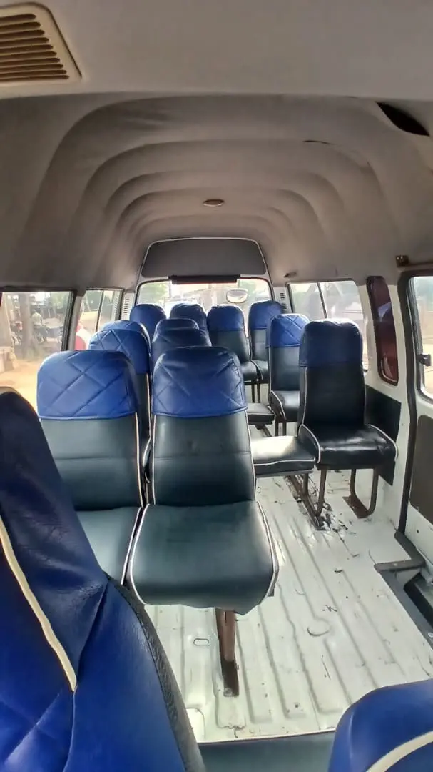 Toyota Hiace 3L Manual (15 Seats) thumbnail 7