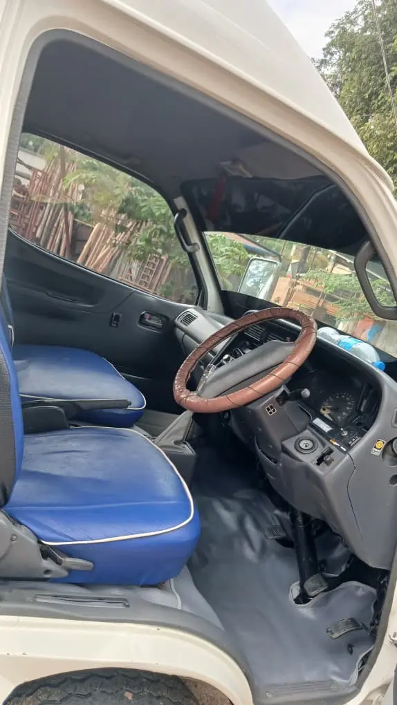 Toyota Hiace 3L Manual (15 Seats) thumbnail 9