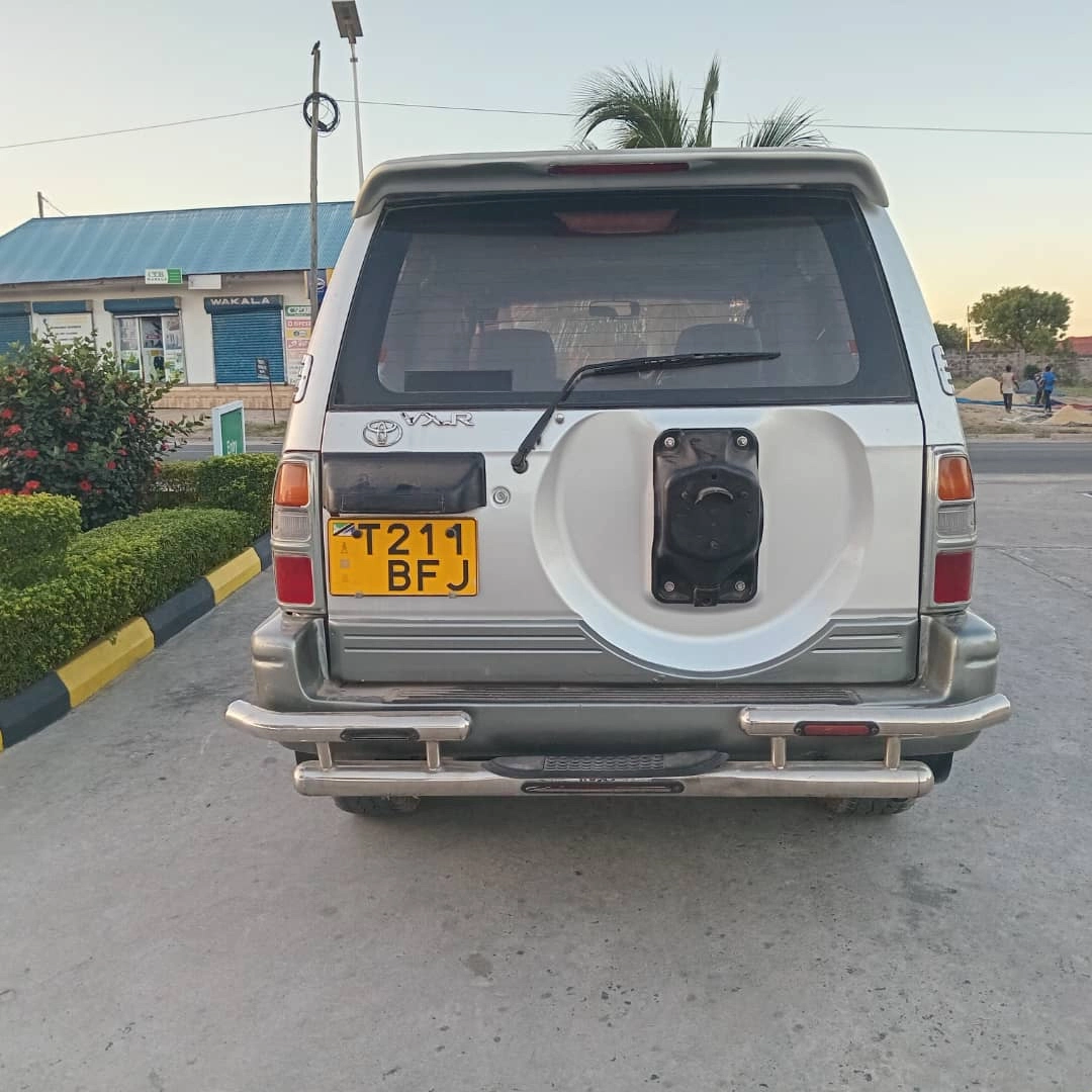 Toyota Prado 1999 Diesel Automatic T211 BFJ thumbnail 3