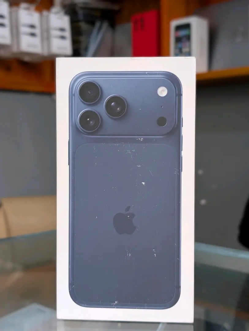 IPhone 17 Pro Max 1TB Silver thumbnail 2