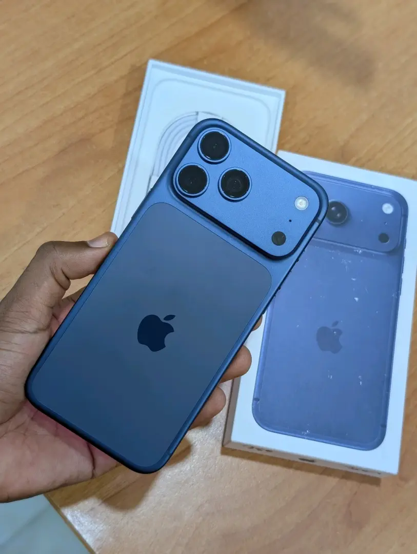 IPhone 17 Pro Max 1TB Silver thumbnail 3