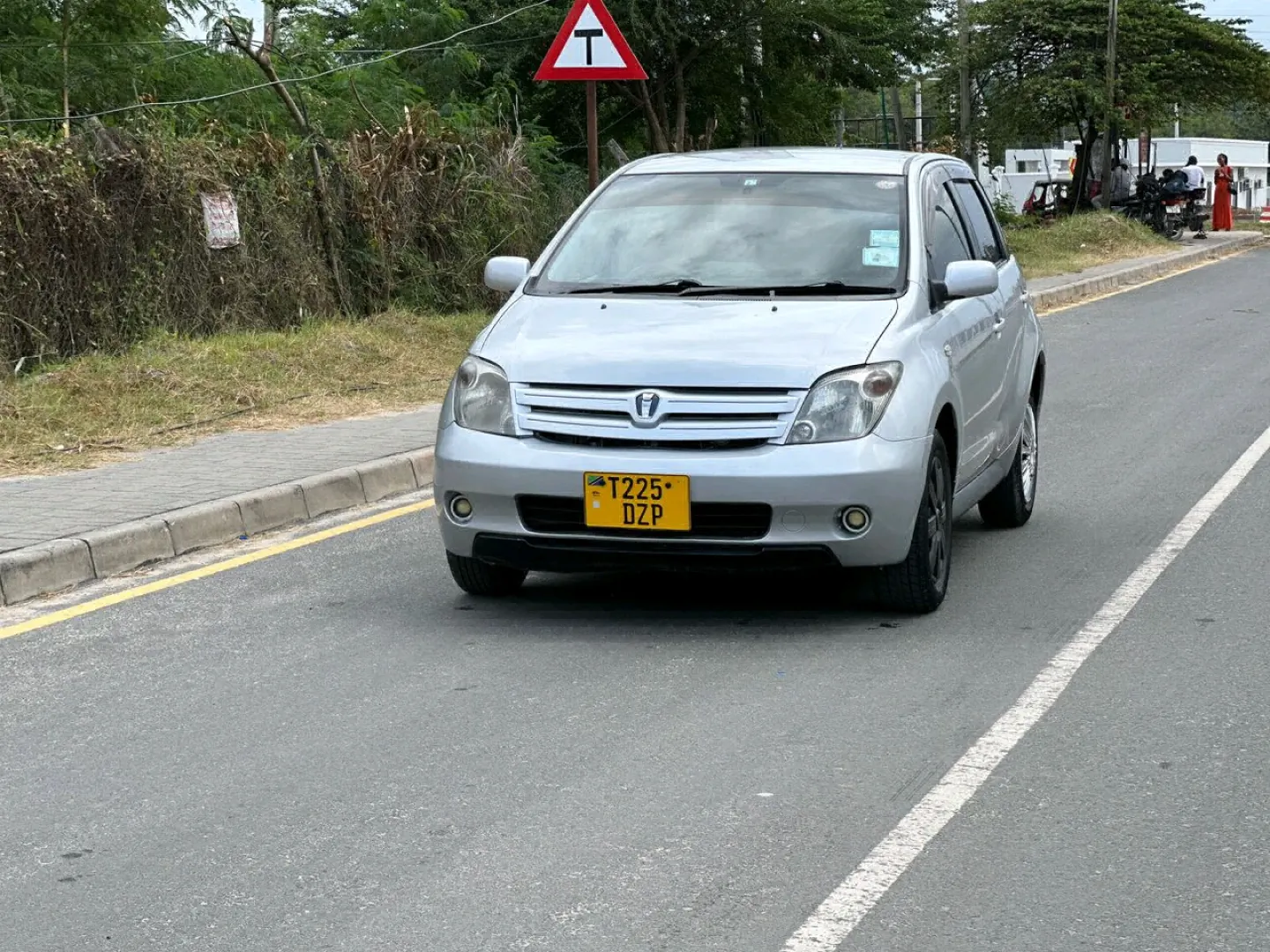Toyota Ist 2004 Model thumbnail 2