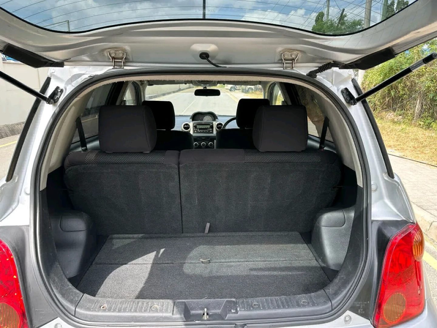 Toyota Ist 2004 Model thumbnail 7