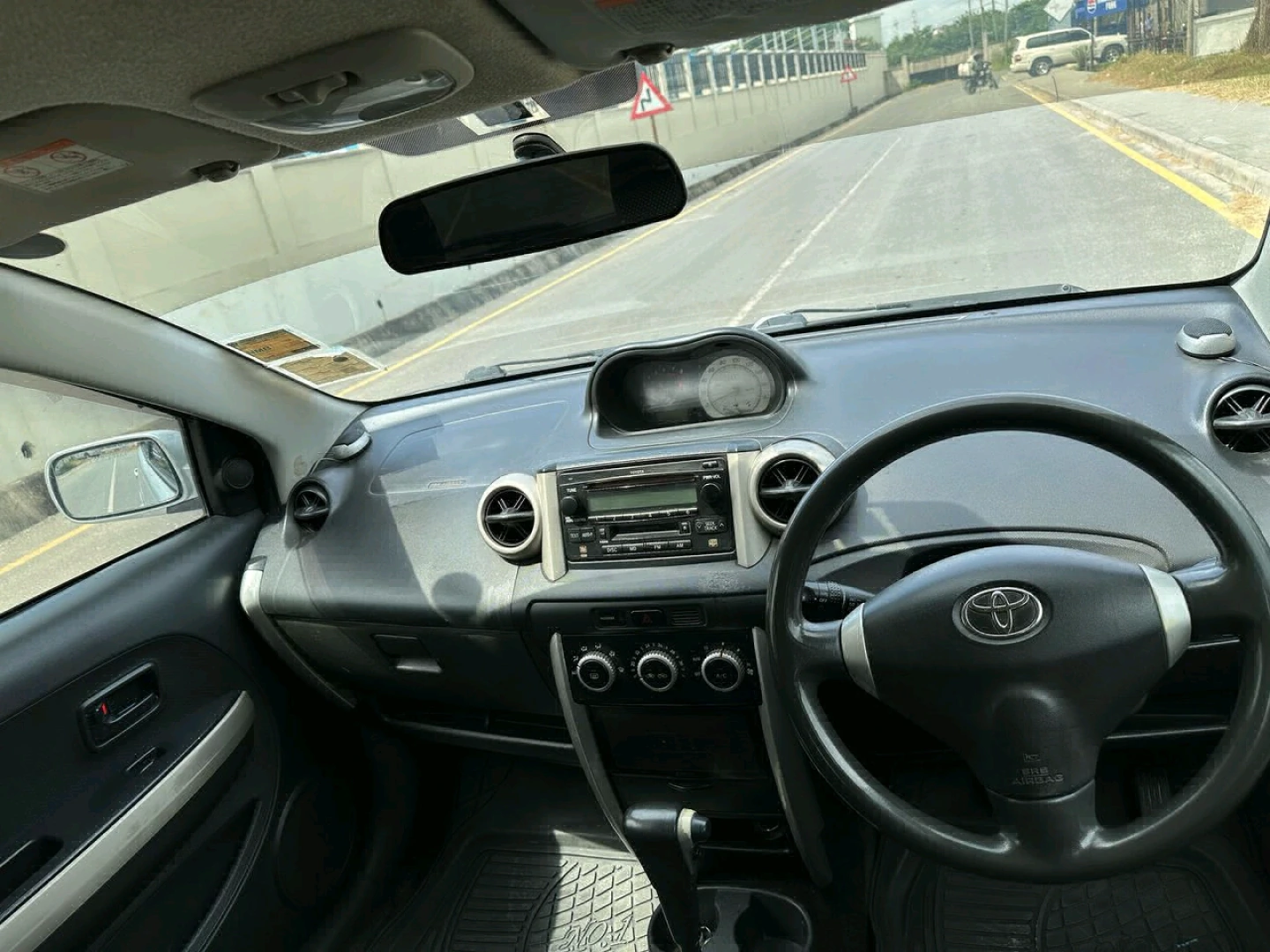 Toyota Ist 2004 Model thumbnail 8